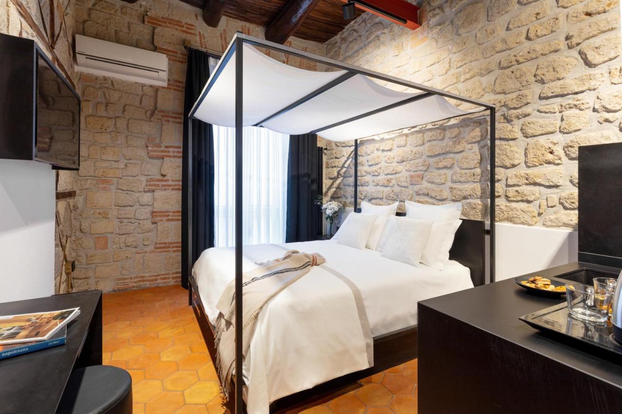 Palazzo Residenza Madre By Dimorra Hotel เนเปิลส์ ภายนอก รูปภาพ