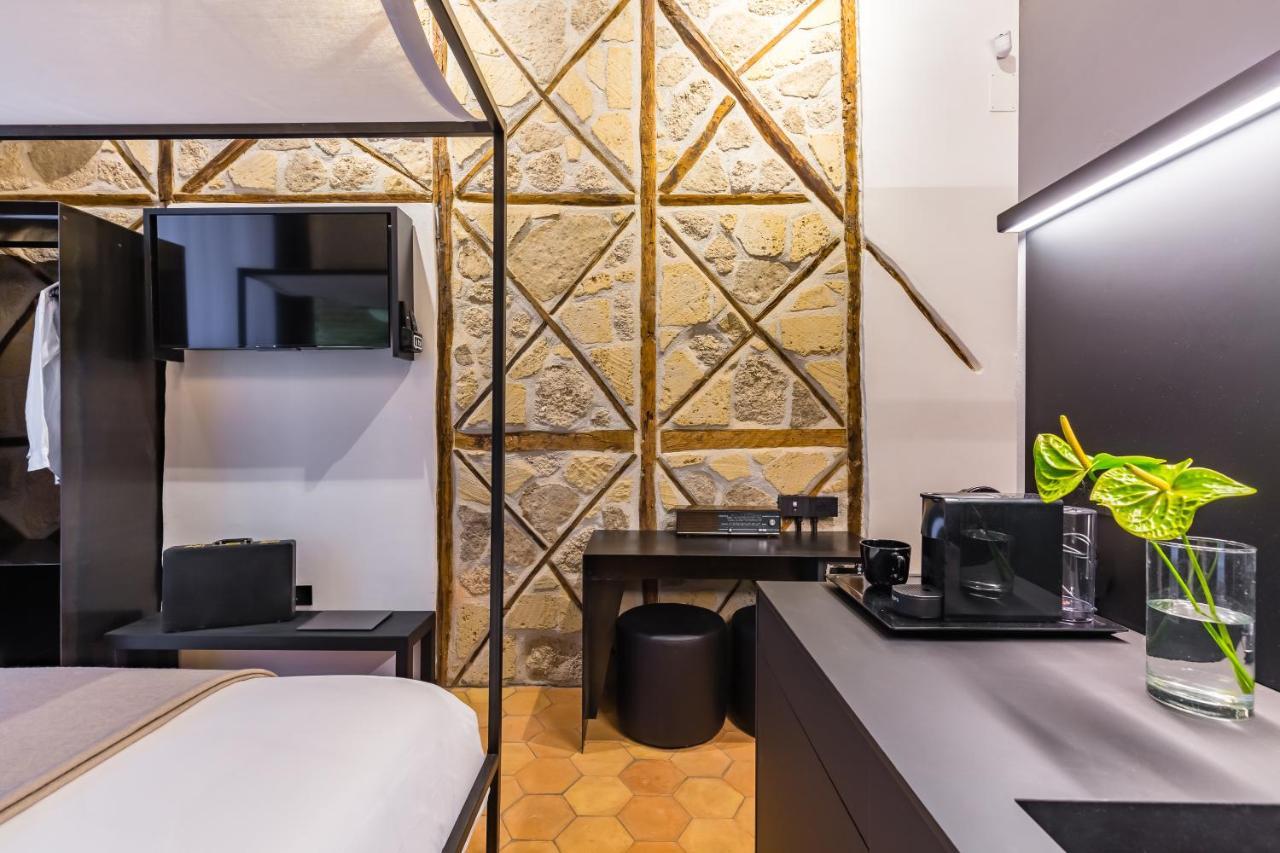 Palazzo Residenza Madre By Dimorra Hotel เนเปิลส์ ภายนอก รูปภาพ