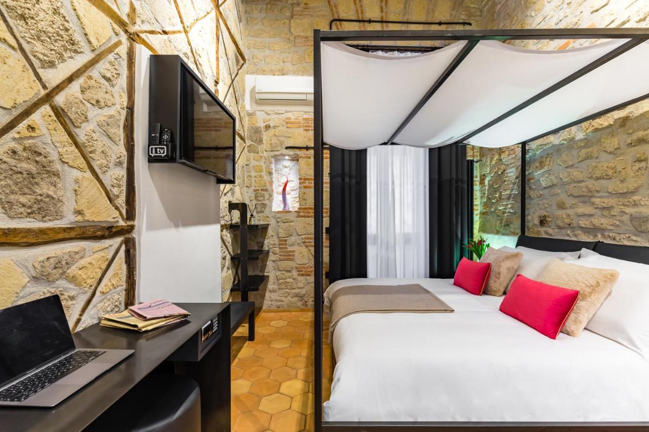 Palazzo Residenza Madre By Dimorra Hotel เนเปิลส์ ภายนอก รูปภาพ