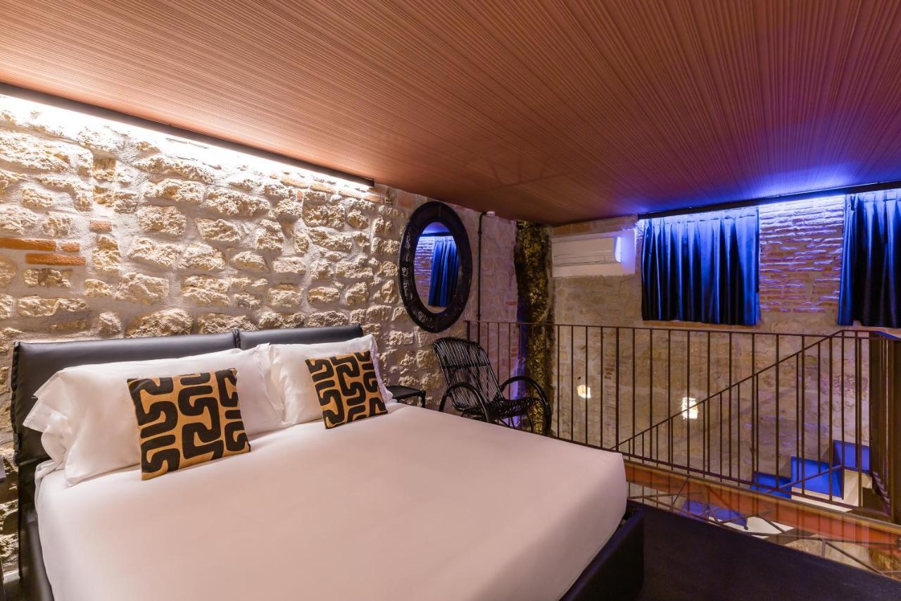 Palazzo Residenza Madre By Dimorra Hotel เนเปิลส์ ภายนอก รูปภาพ